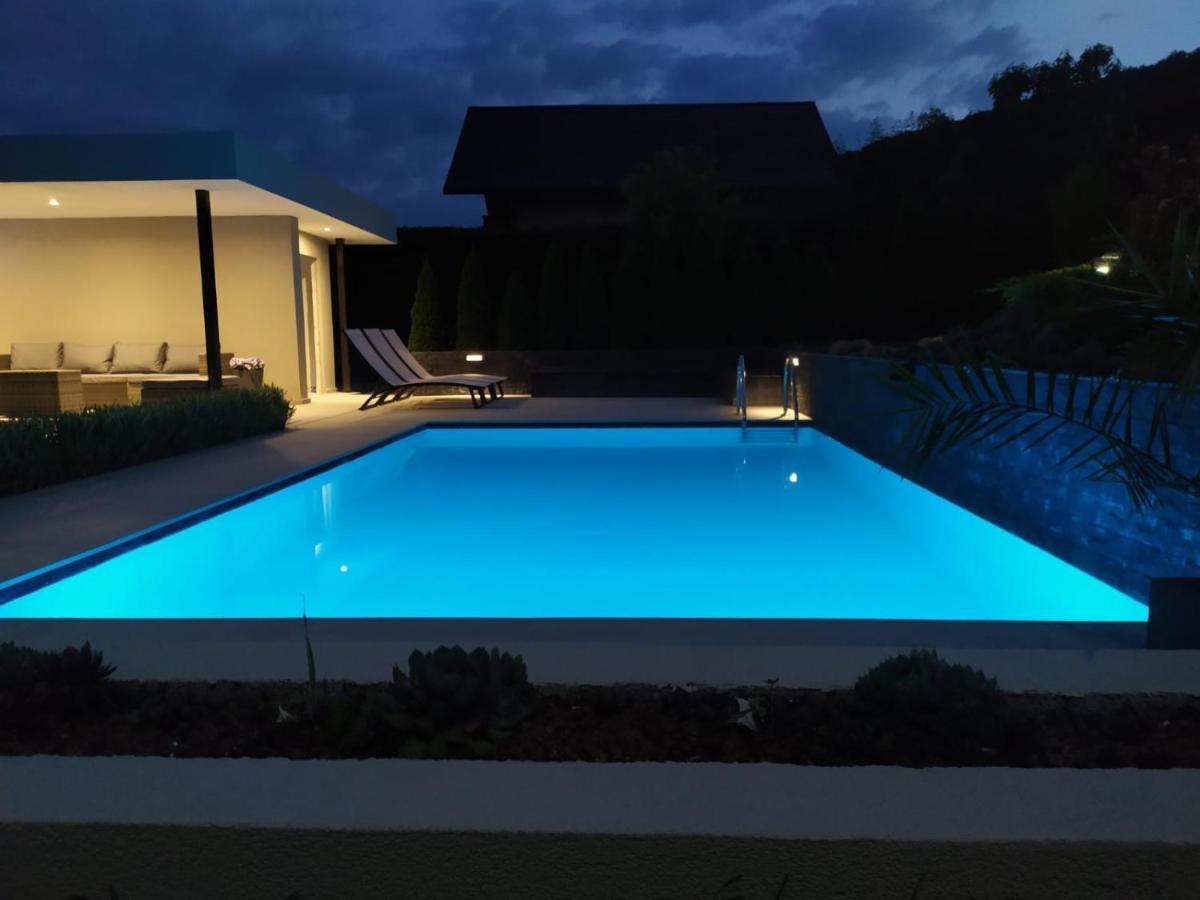 Vila Gosen Sard ภายนอก รูปภาพ